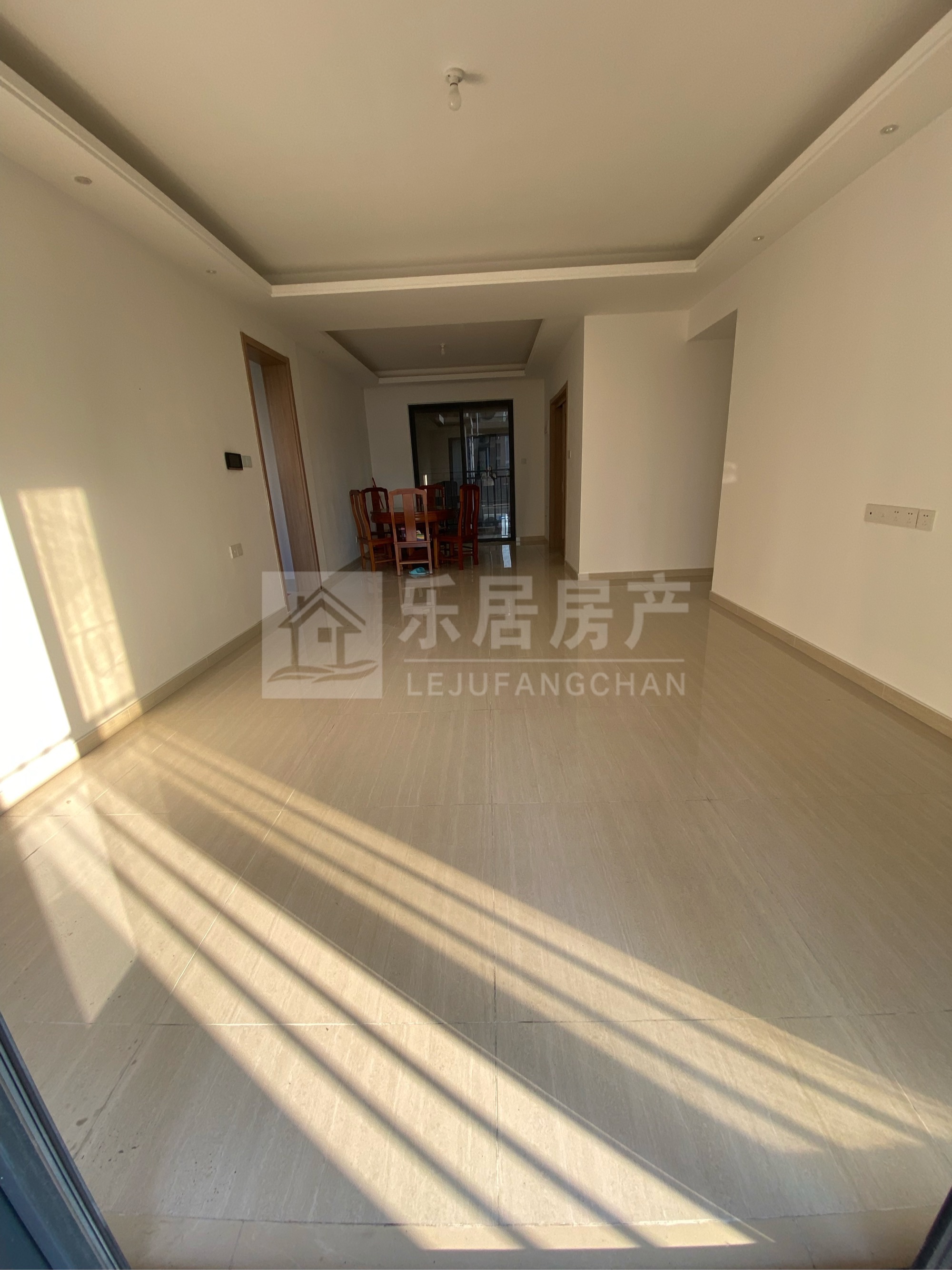 出售美的 明湖4室2厅2卫143平米115万住宅
