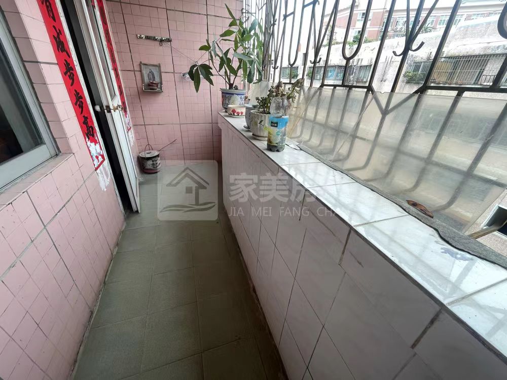 金穗花园，电梯靓楼层，送家私家电，笋！