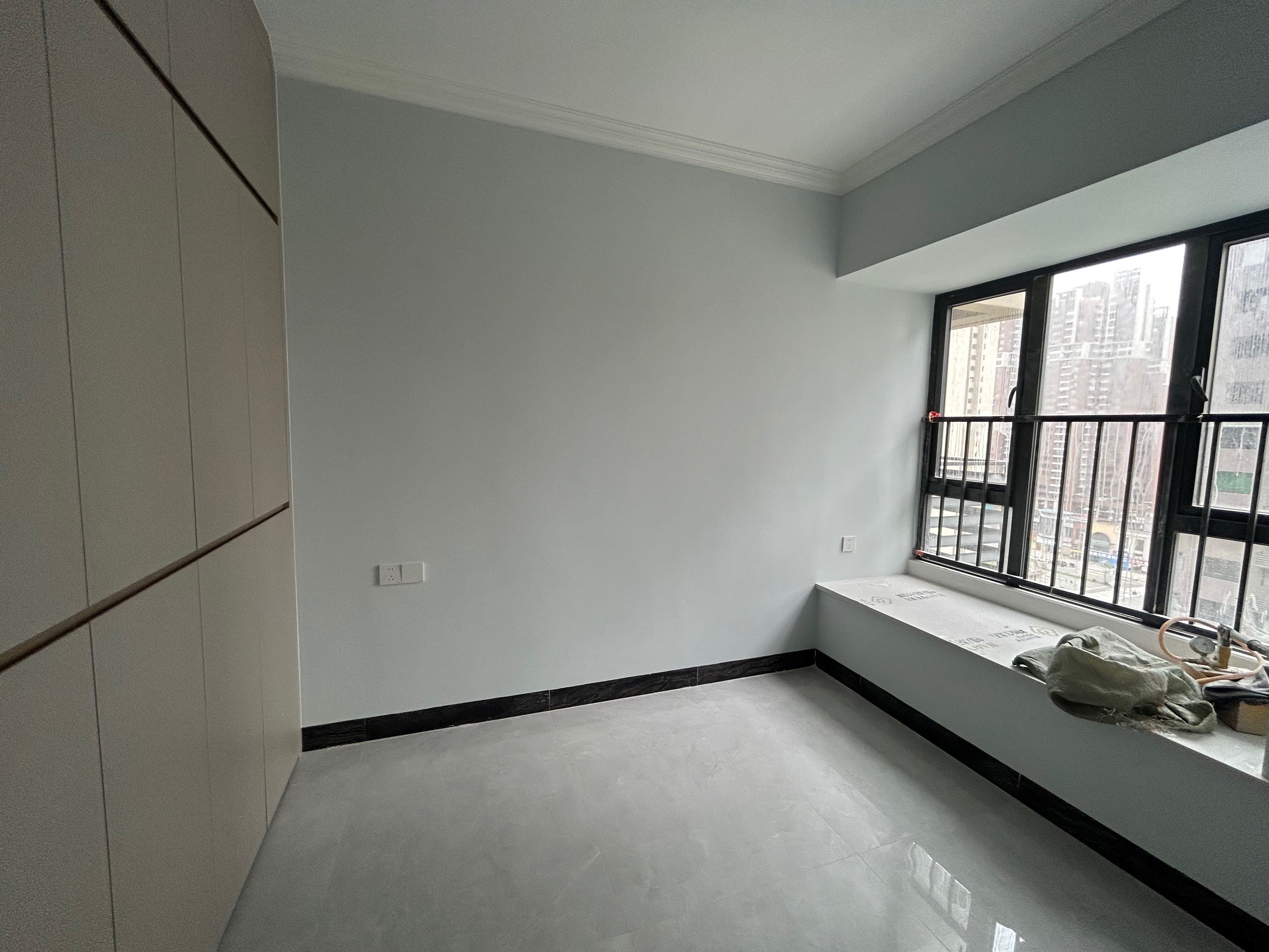 钧明城96方三房，全新装修未住过，全屋定制家私，中间靓楼层