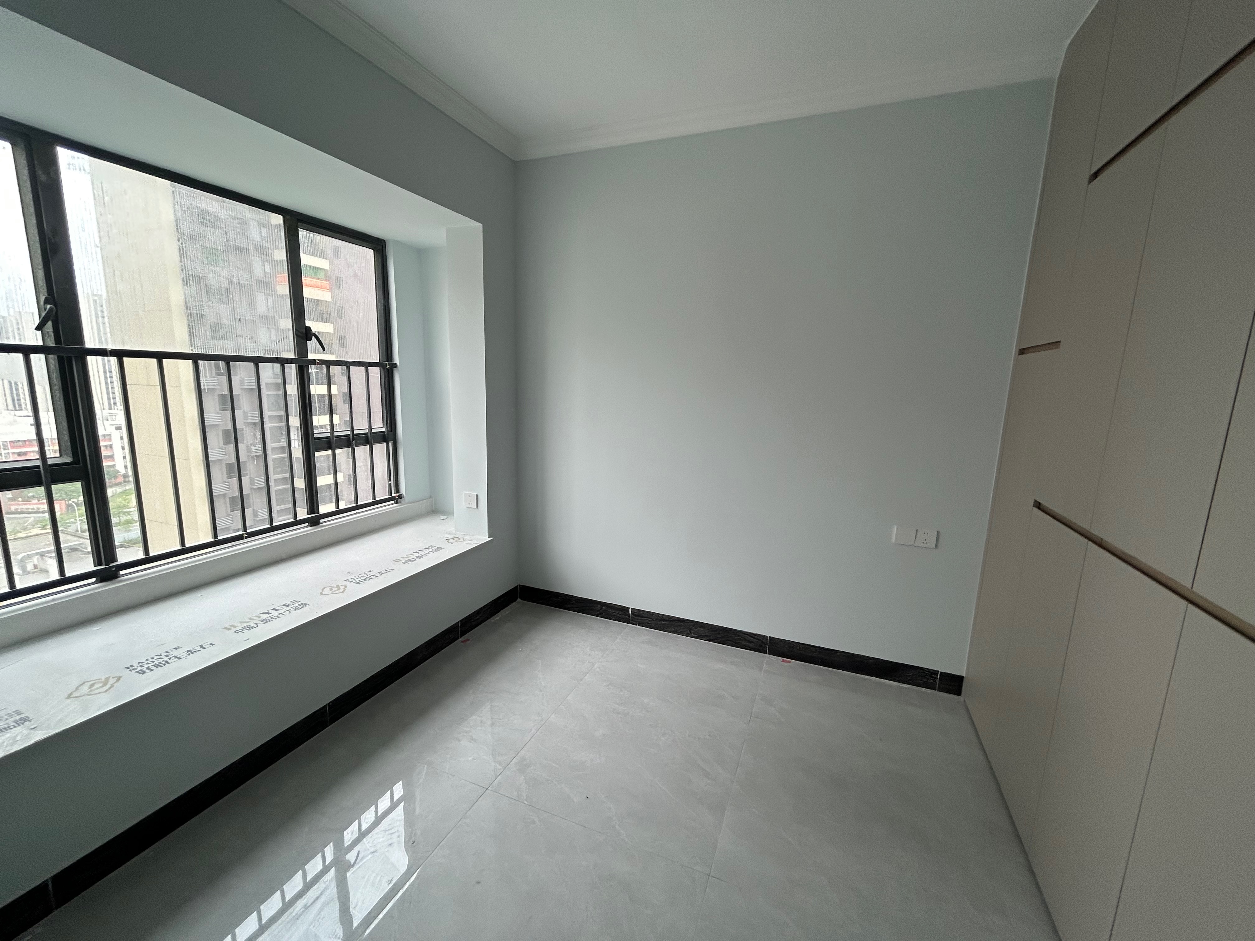 钧明城96方三房，全新装修未住过，全屋定制家私，中间靓楼层