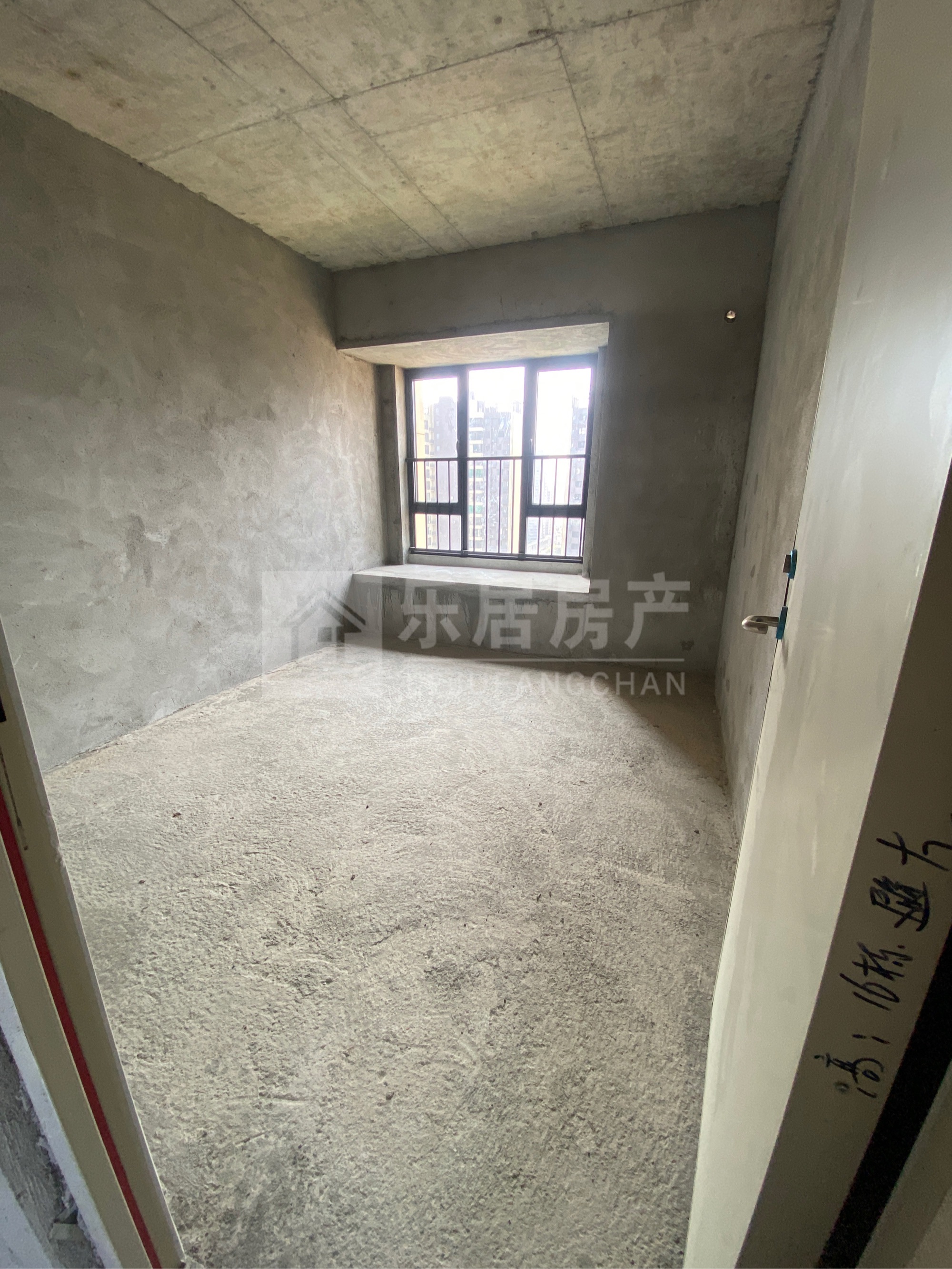 出售高明钧明城4室2厅2卫143平米165万住宅