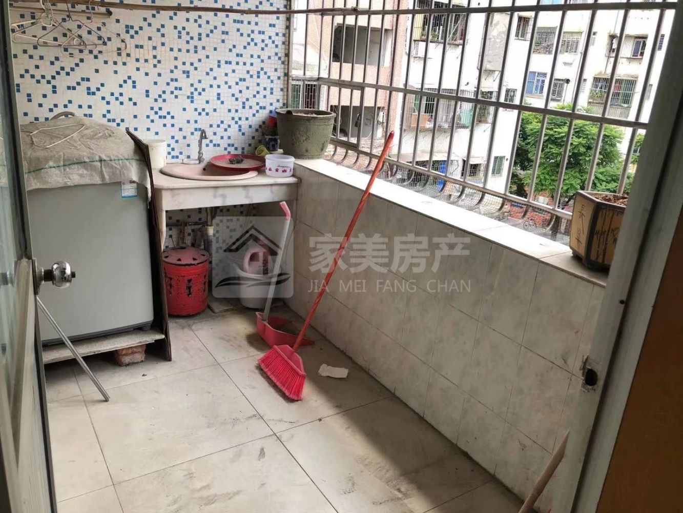 首付5万 祥和花园4楼 南向望花园 实用大三房 两个卫生间格局靓 业主购别墅出售