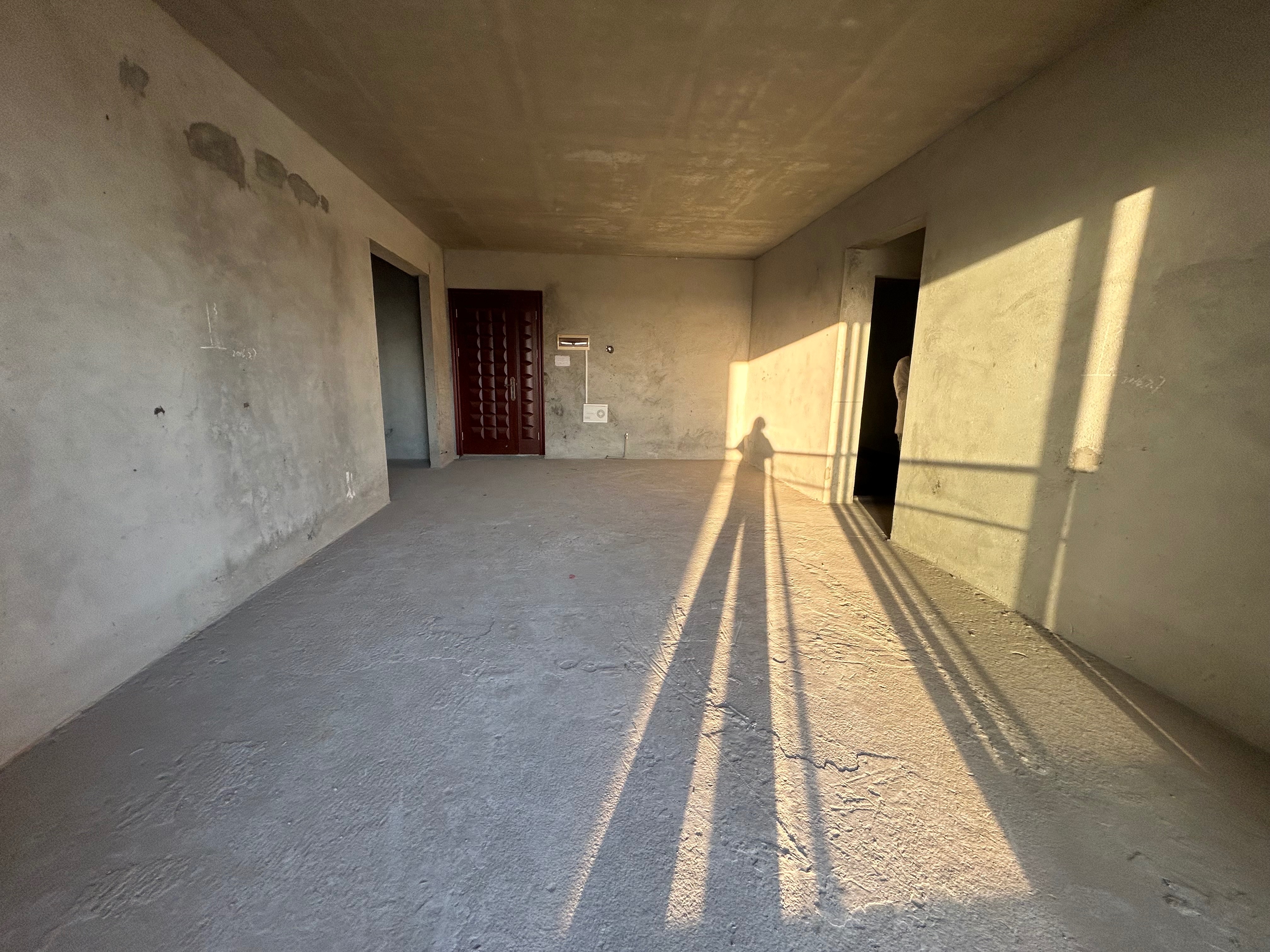 笋！君御海城140方南向望智湖公园，靓楼层，超长阳台，现71万包过户诚意出售