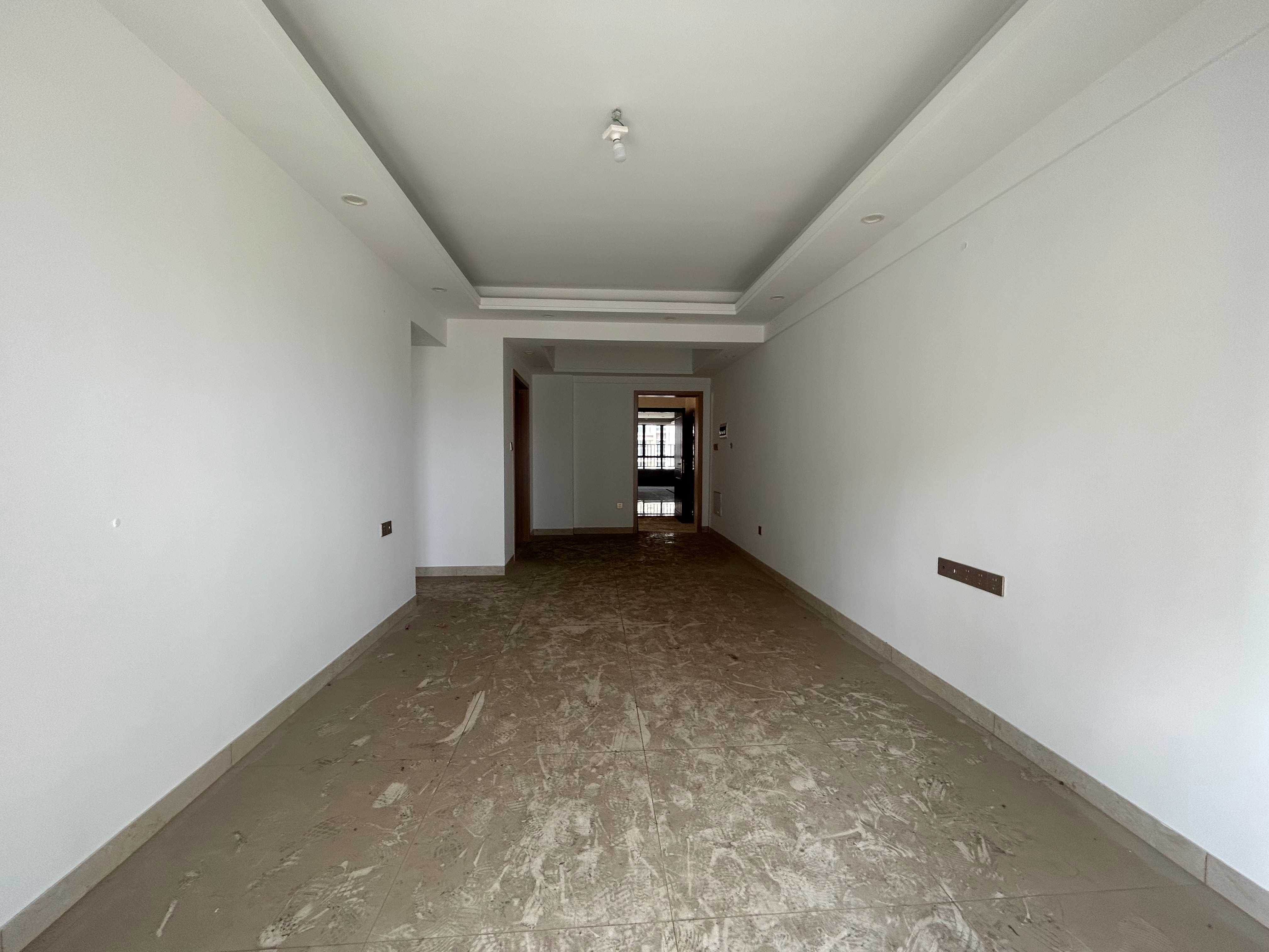 笋！国邦稀缺全新精装三房未住过，中间楼层，南向单位望花园，带入户花园，三梯四户