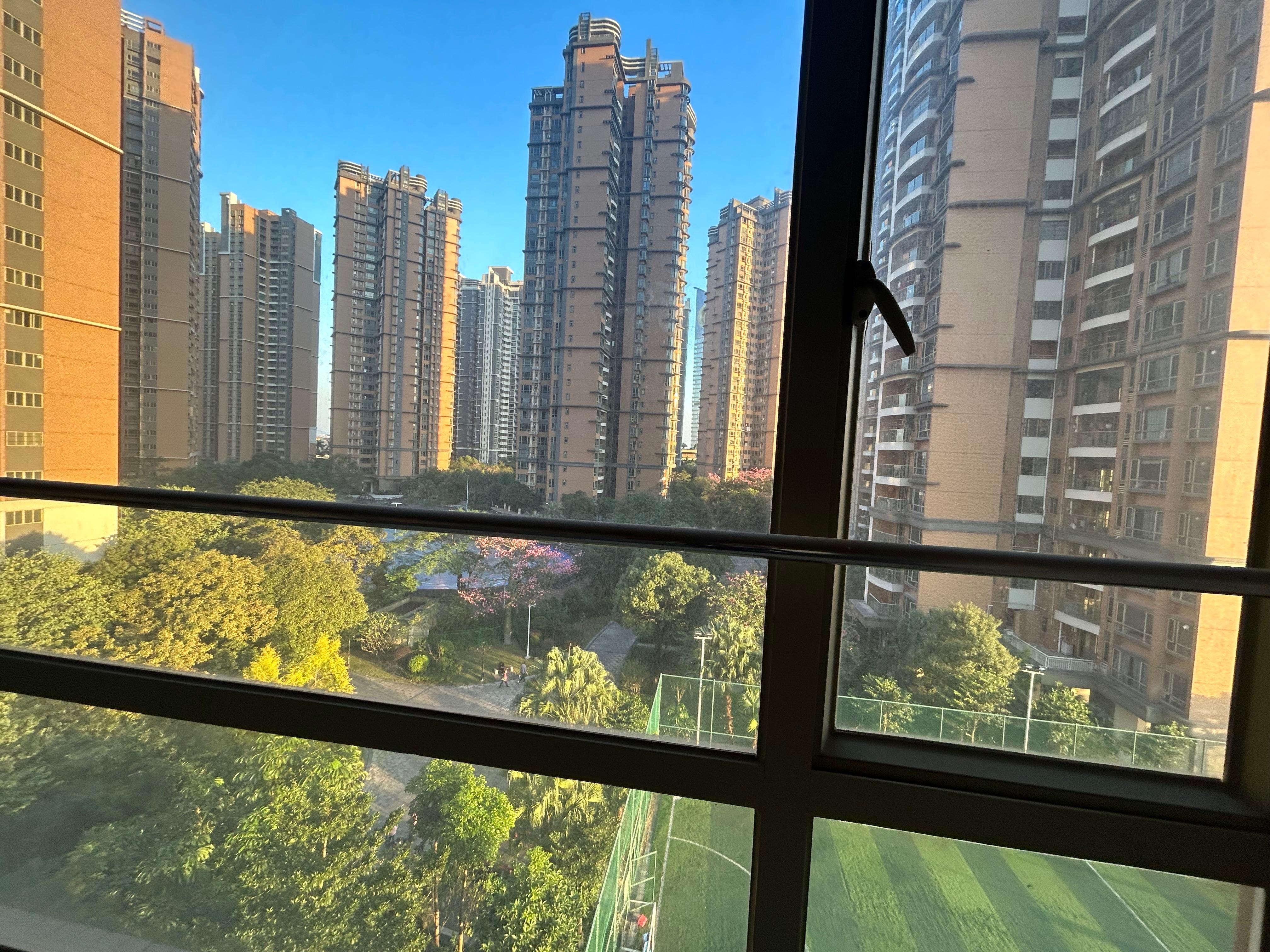 笋！君御海城140方南向望智湖公园，靓楼层，超长阳台，现71万包过户诚意出售