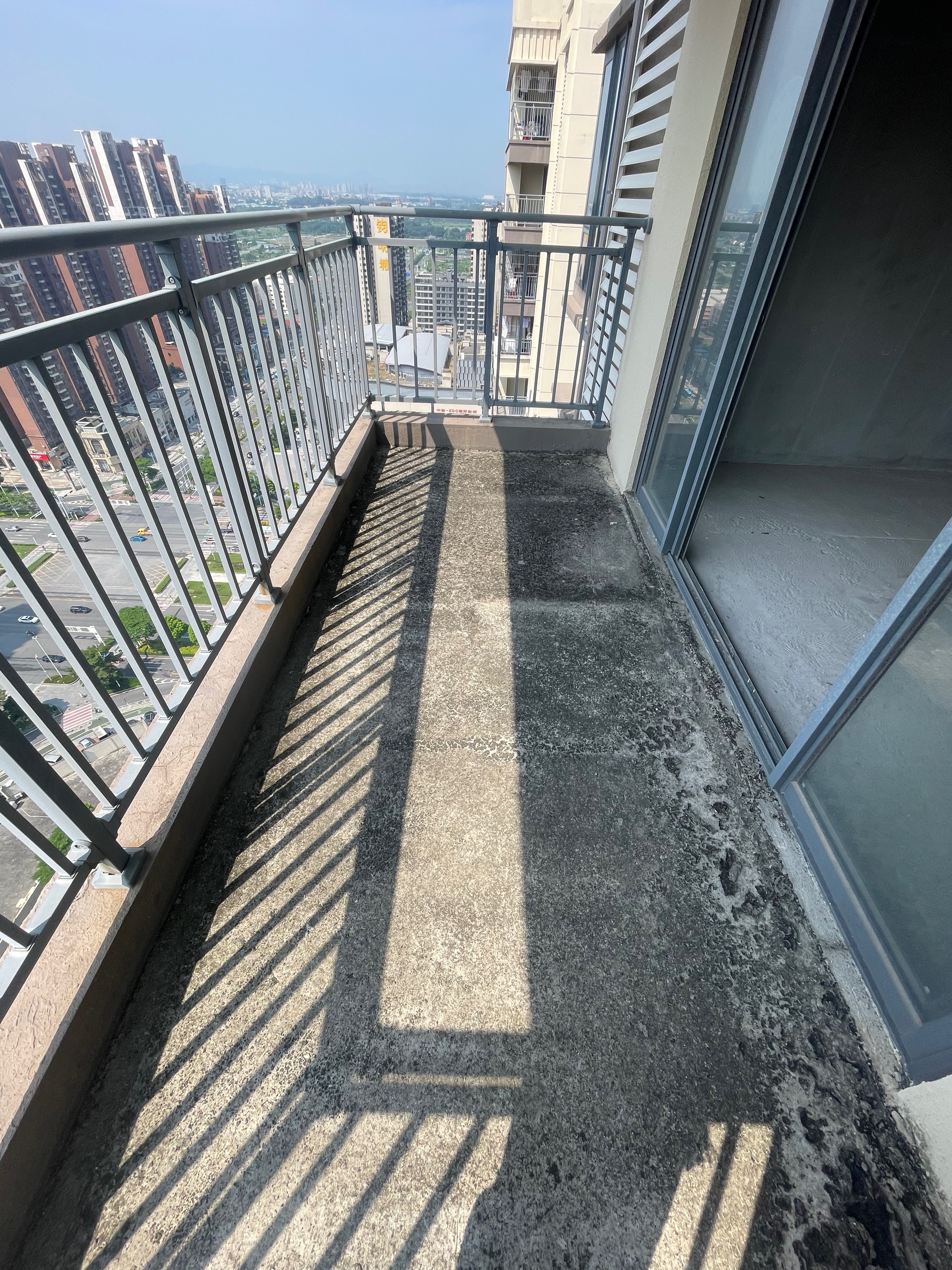 美的明湖二期 飞机户型高层 4房南向望花园 视野采光好