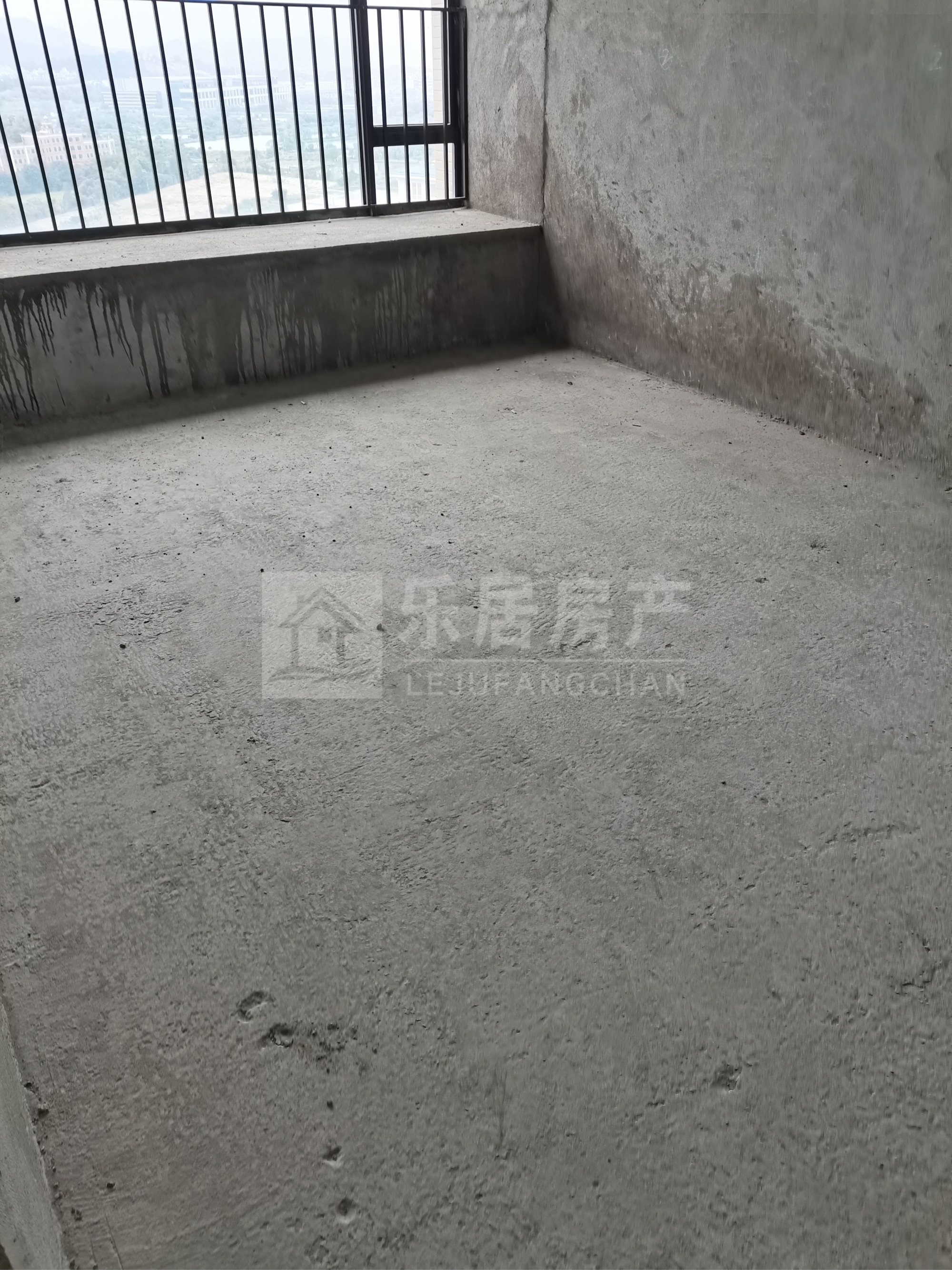出售雅域 瑞日天下花园3室2厅2卫119平米61万住宅