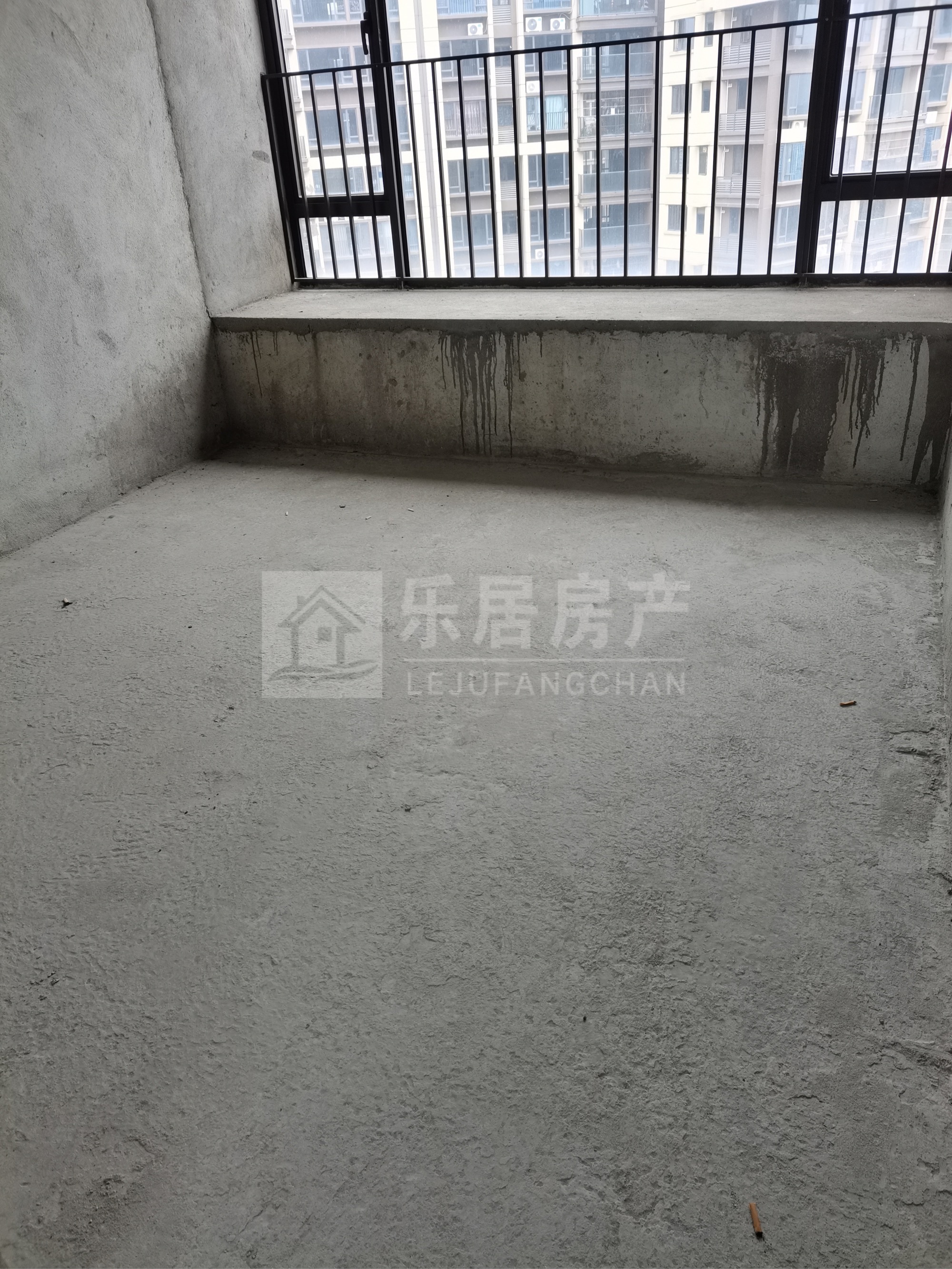 出售雅域 瑞日天下花园3室2厅2卫119平米61万住宅