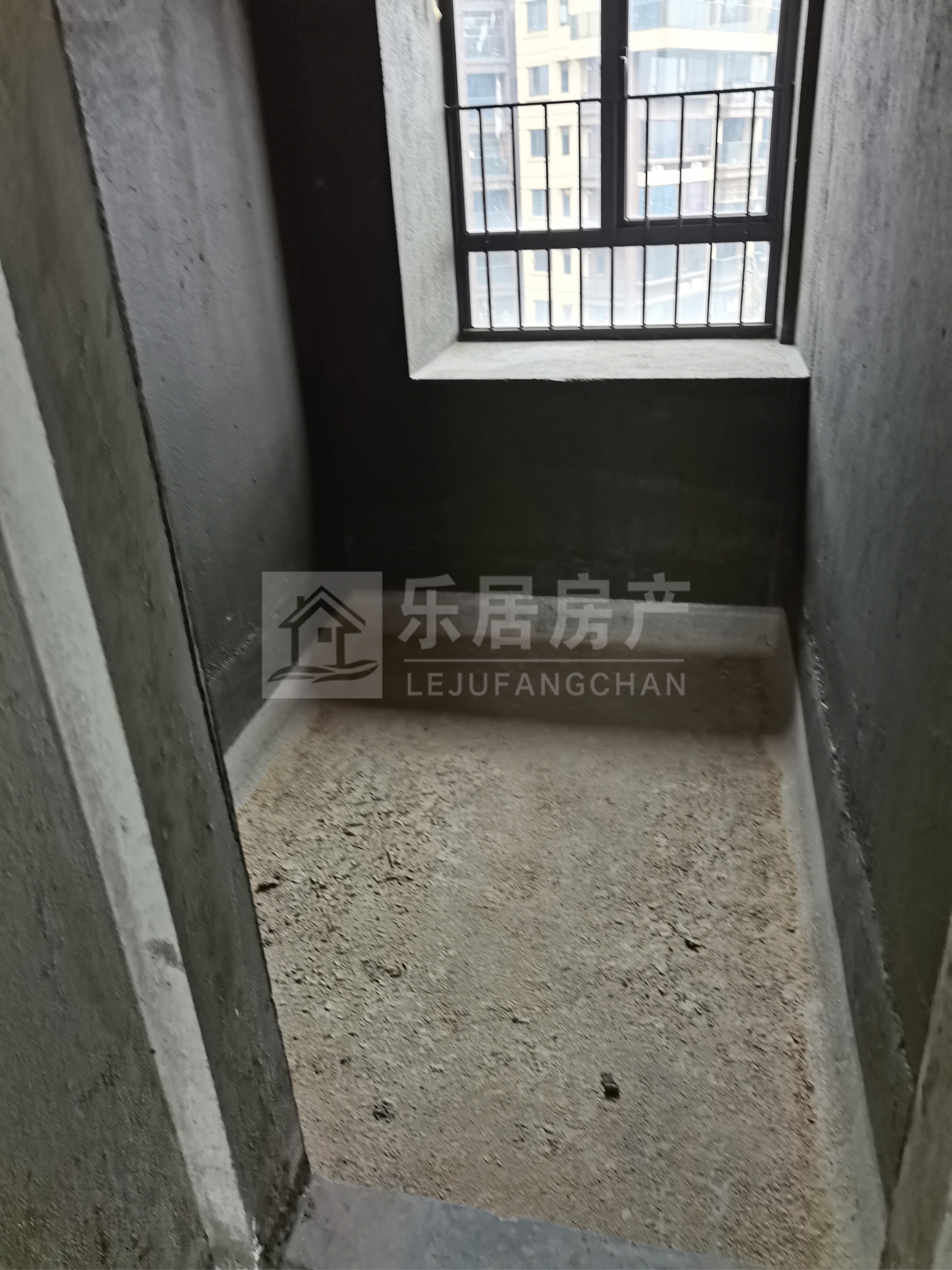 出售雅域 瑞日天下花园3室2厅2卫119平米61万住宅