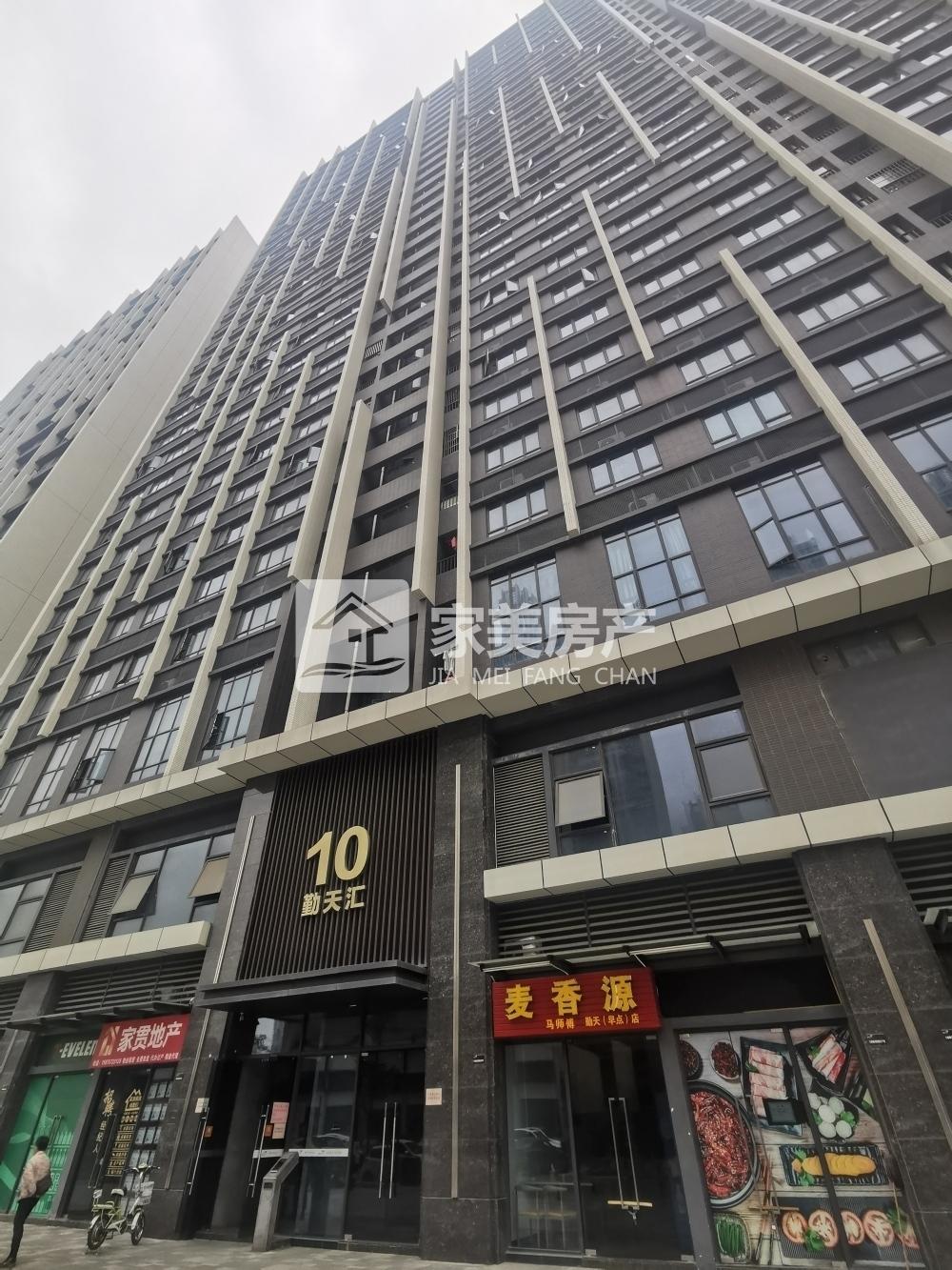 西江新城 电梯楼 勤天汇 精装修 家电全齐 交通方便随时看房