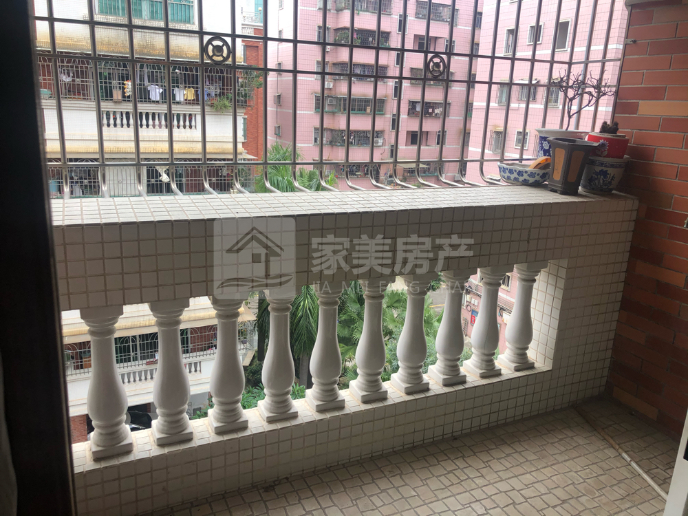 大润发旁名仕居139平仅售65万，花园中心急售