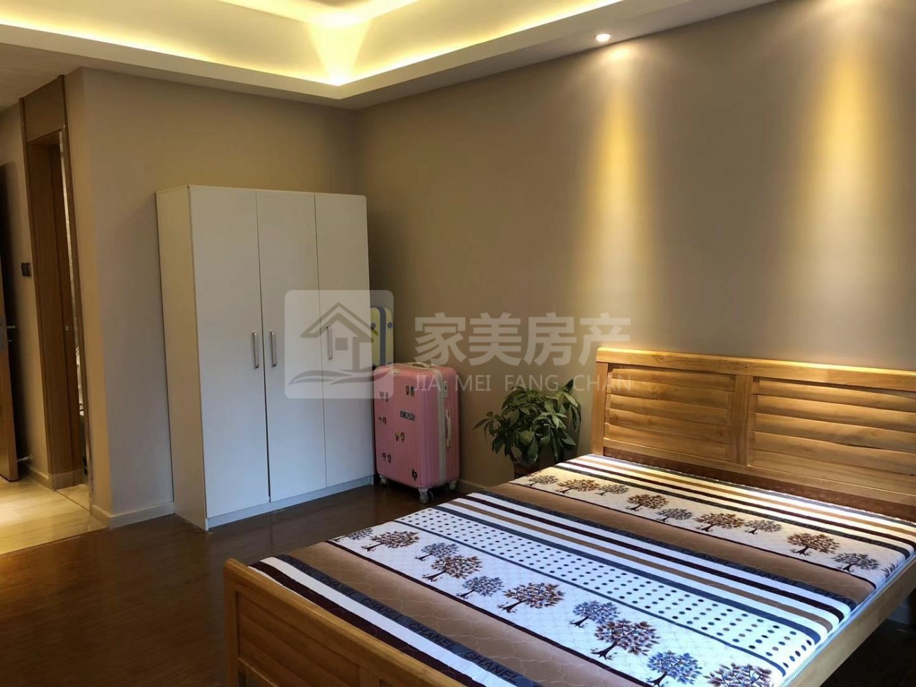 西江新城，精装小户型，装修新净拎包入住，租金可以覆盖房贷
