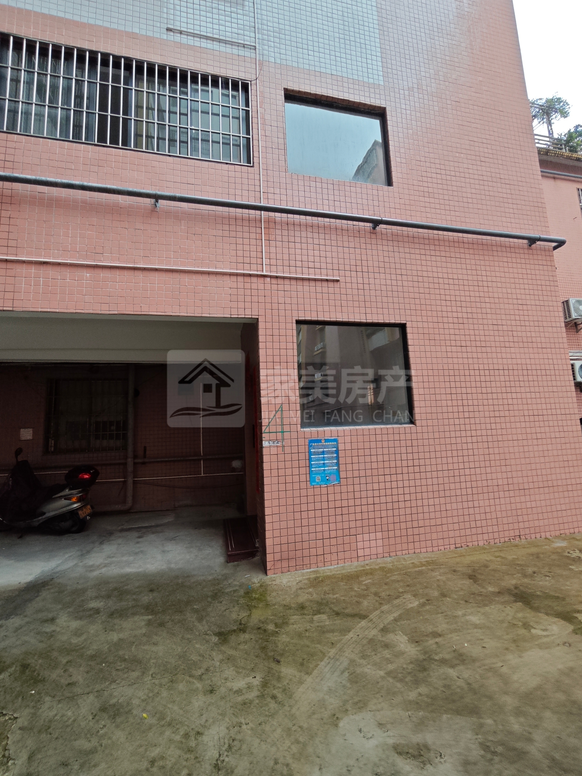 大润发附近沧小学區电梯楼 业主全屋重新装在出售 中高楼层合适价格可谈随时看房