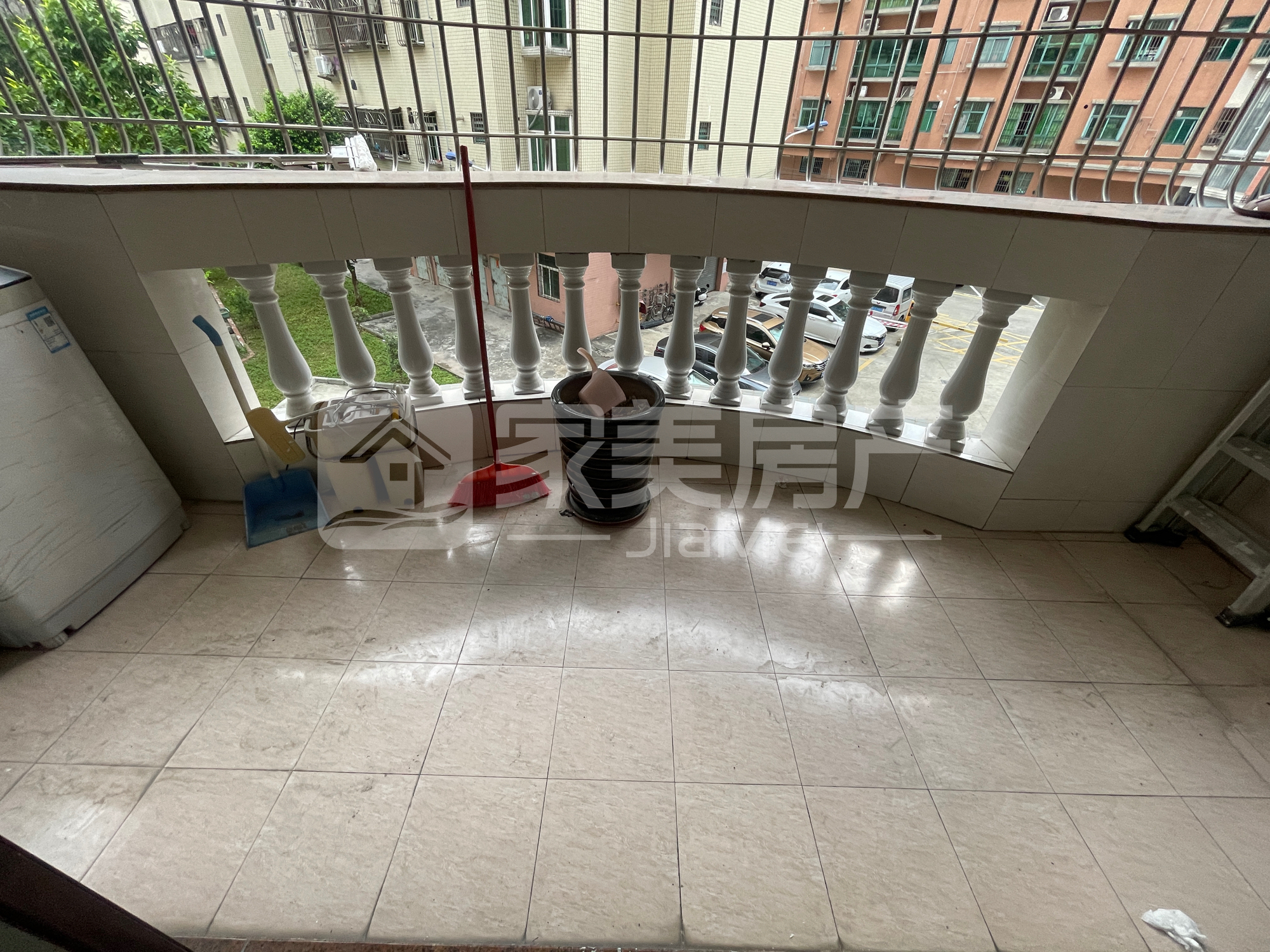 名安市场附近，海华楼，步梯底楼层，装修新净，送全屋家私家电，拎包入住