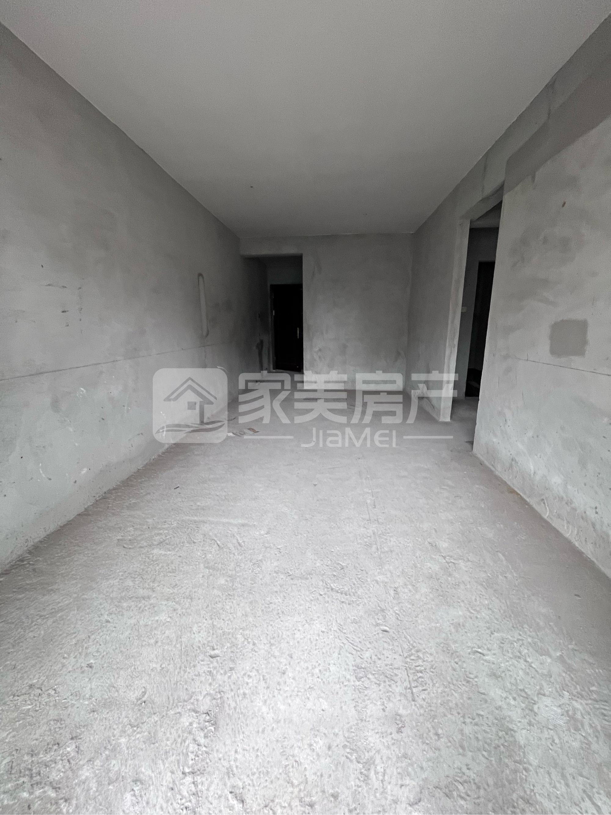 美的 东区，一中学校，毛坯3房，南北对流，阳台望江，总价5字头！
