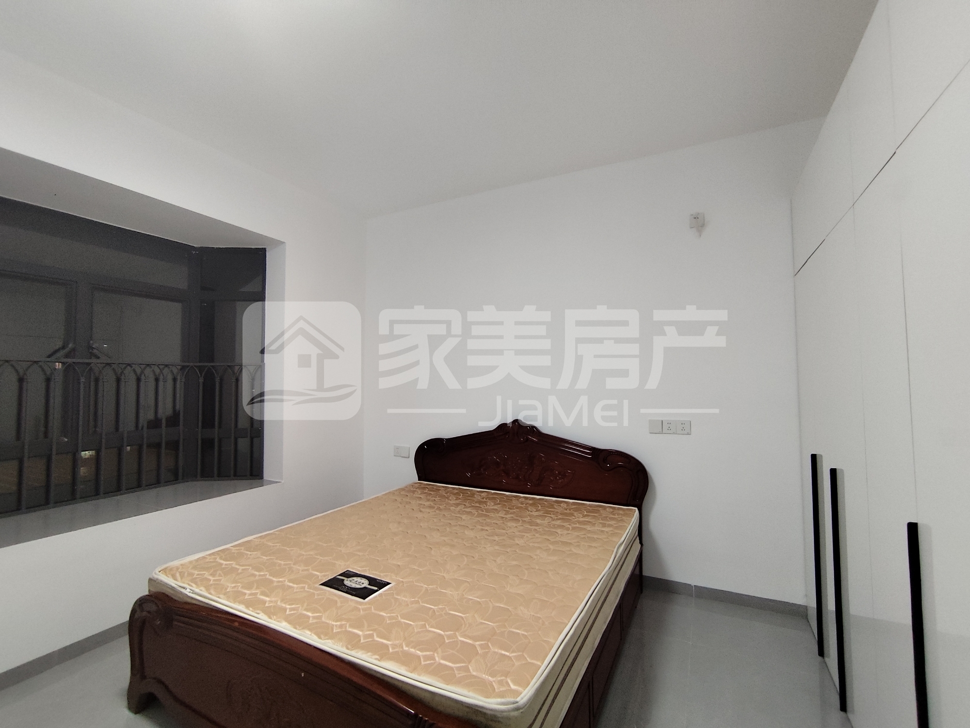 东湖洲花园，电梯靓楼层，精装修3房，家私家电齐全，拎包入住！