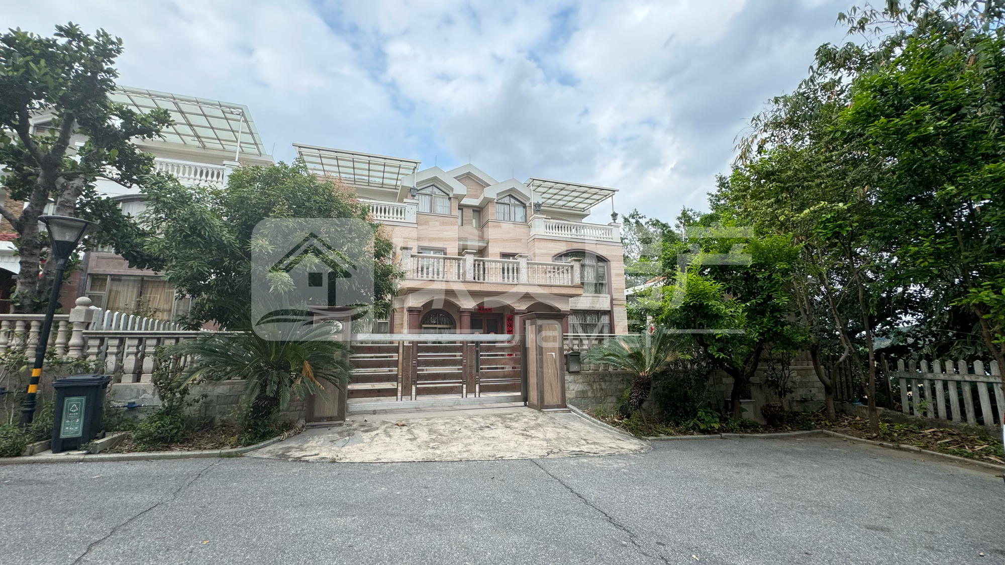双证独栋别墅 花园超300方直接拎包入住单价9字头入手买新城的单价买别墅随时看房