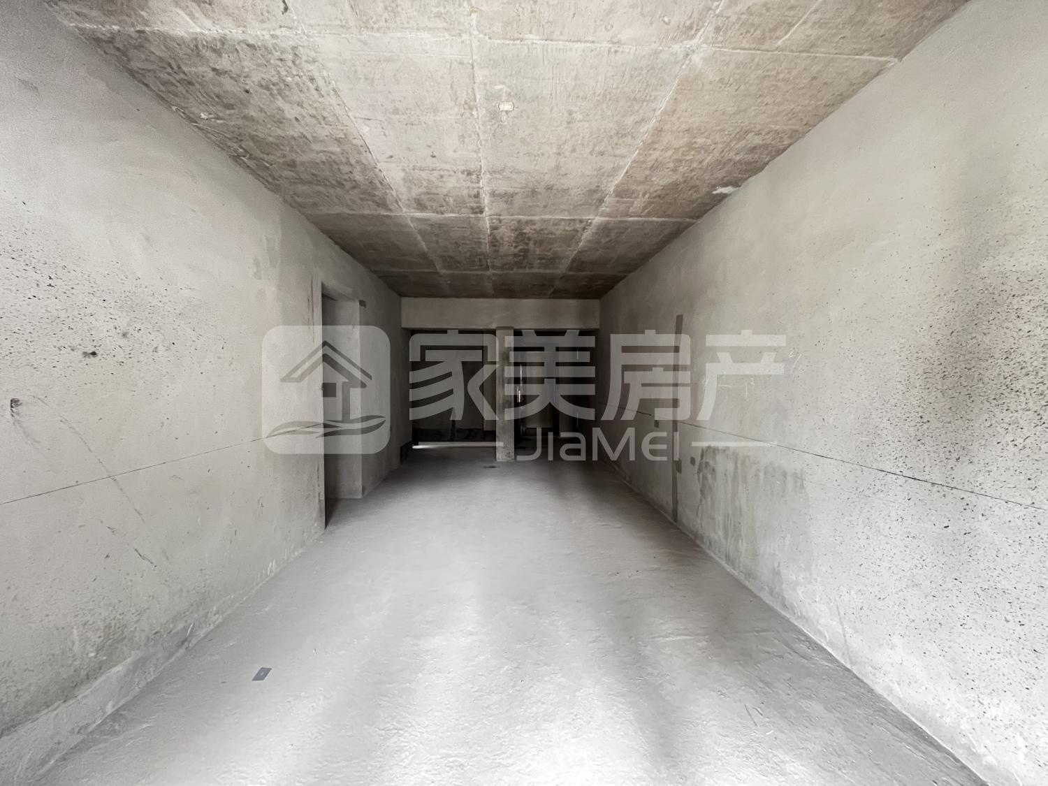 高明钧明城，毛坯3房，电梯靓楼层，南北对流，总价6字头！