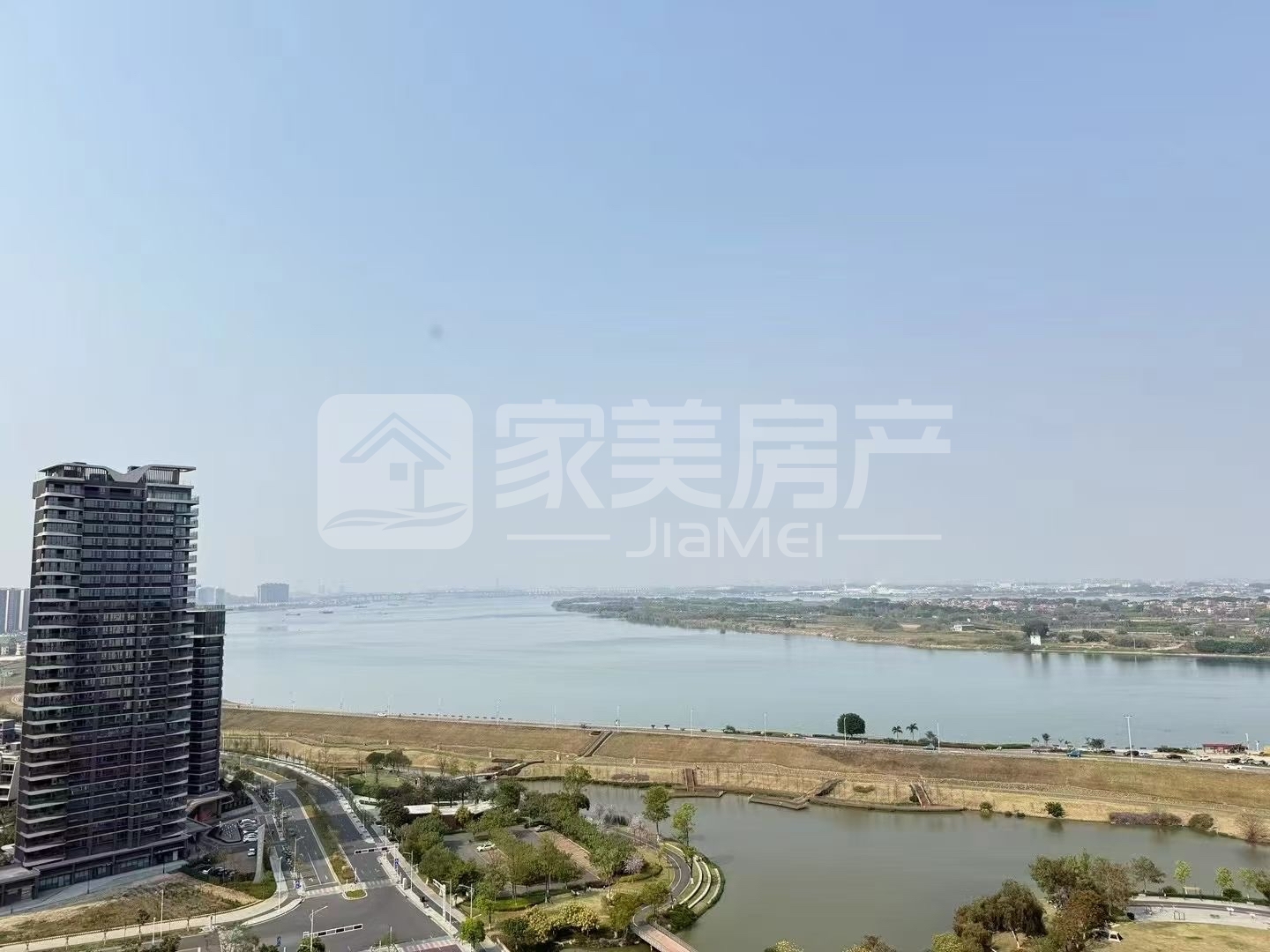 万科 美的 西江悦，电梯靓楼层，精装修3房，送家私家电，总价6字头！