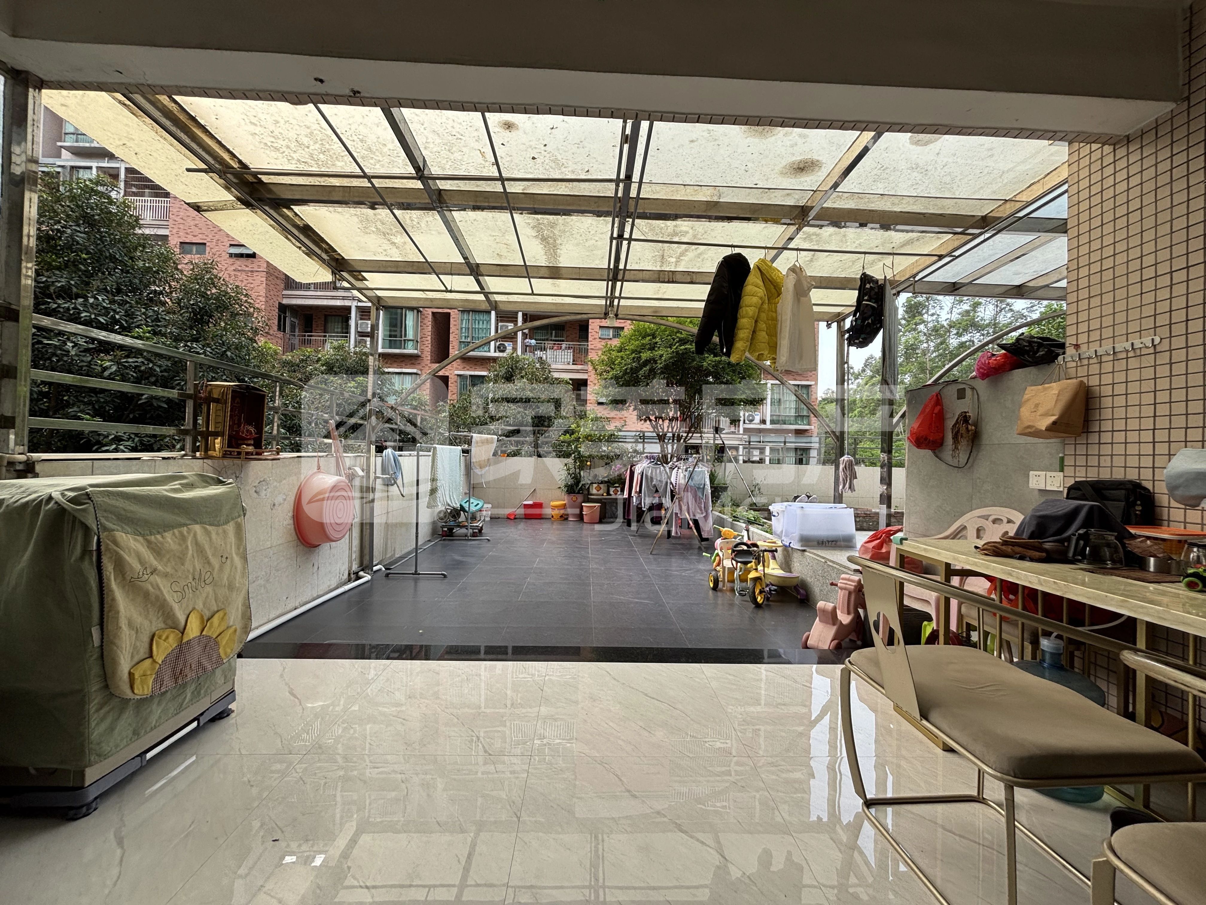 河江步梯低楼层 有50方平台直接拎包入住 首付4万上车月供2千左右随时看房