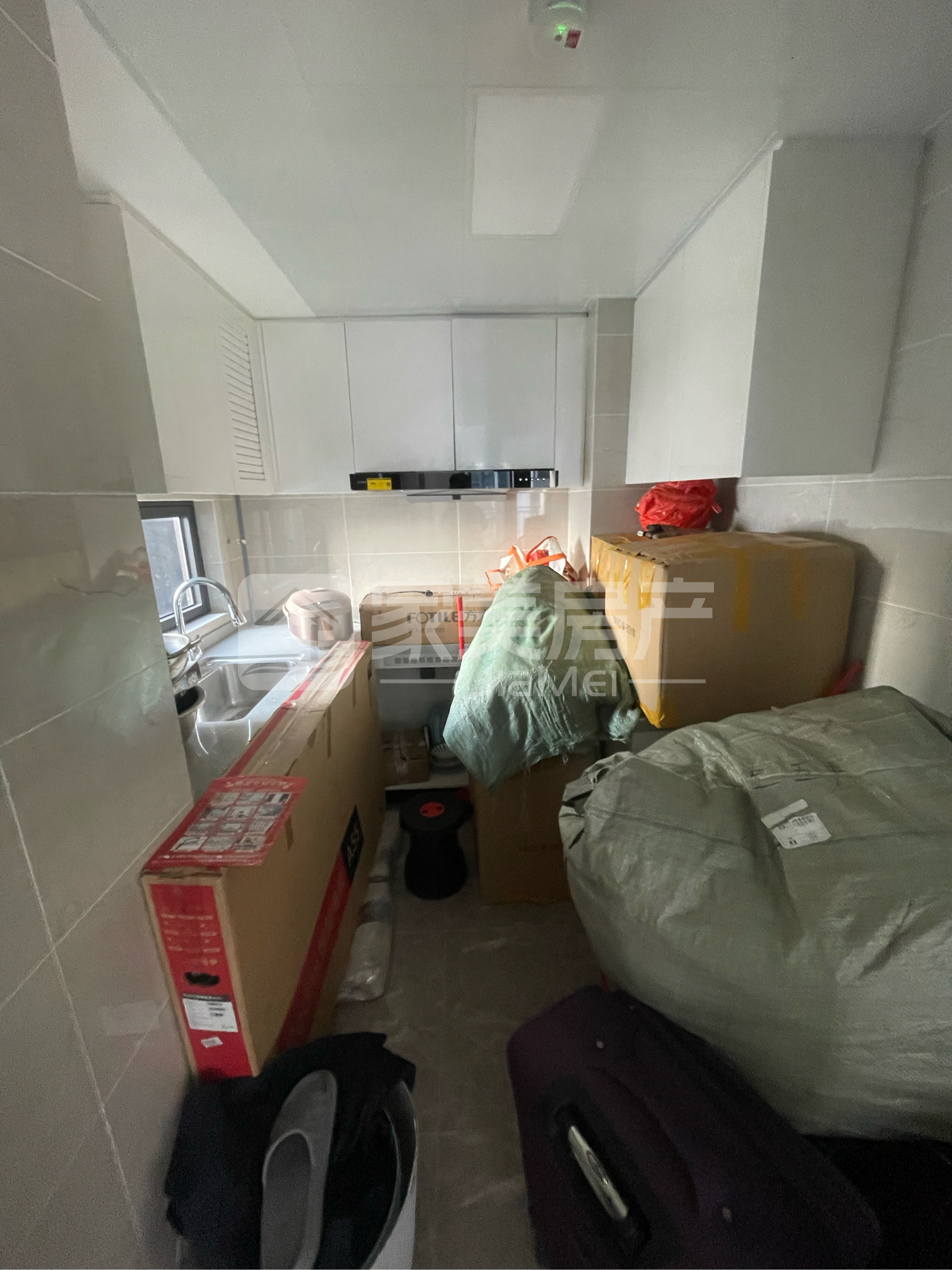 亏本出售亏本出售！！中楼层南向看花园 全新装修未住过首付3万上车随时看房