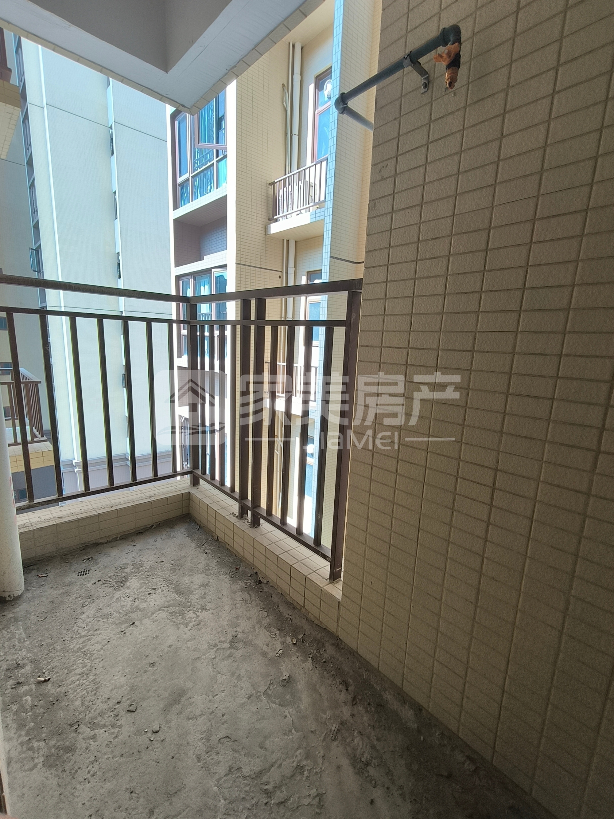 河江中间楼层中间位置 不靠路边首付4万上车月供1千多随时看房
