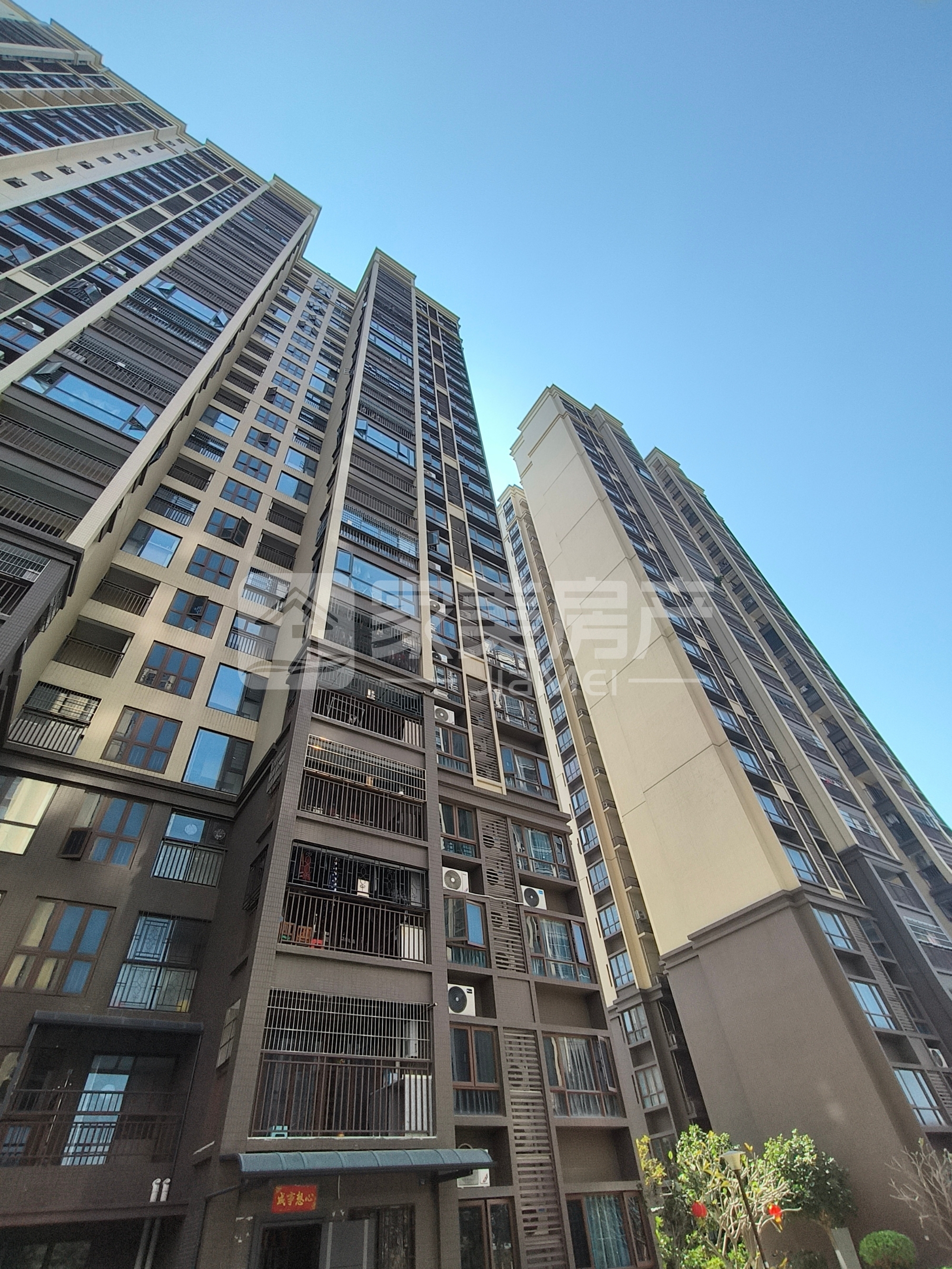 河江中间楼层中间位置 不靠路边首付4万上车月供1千多随时看房