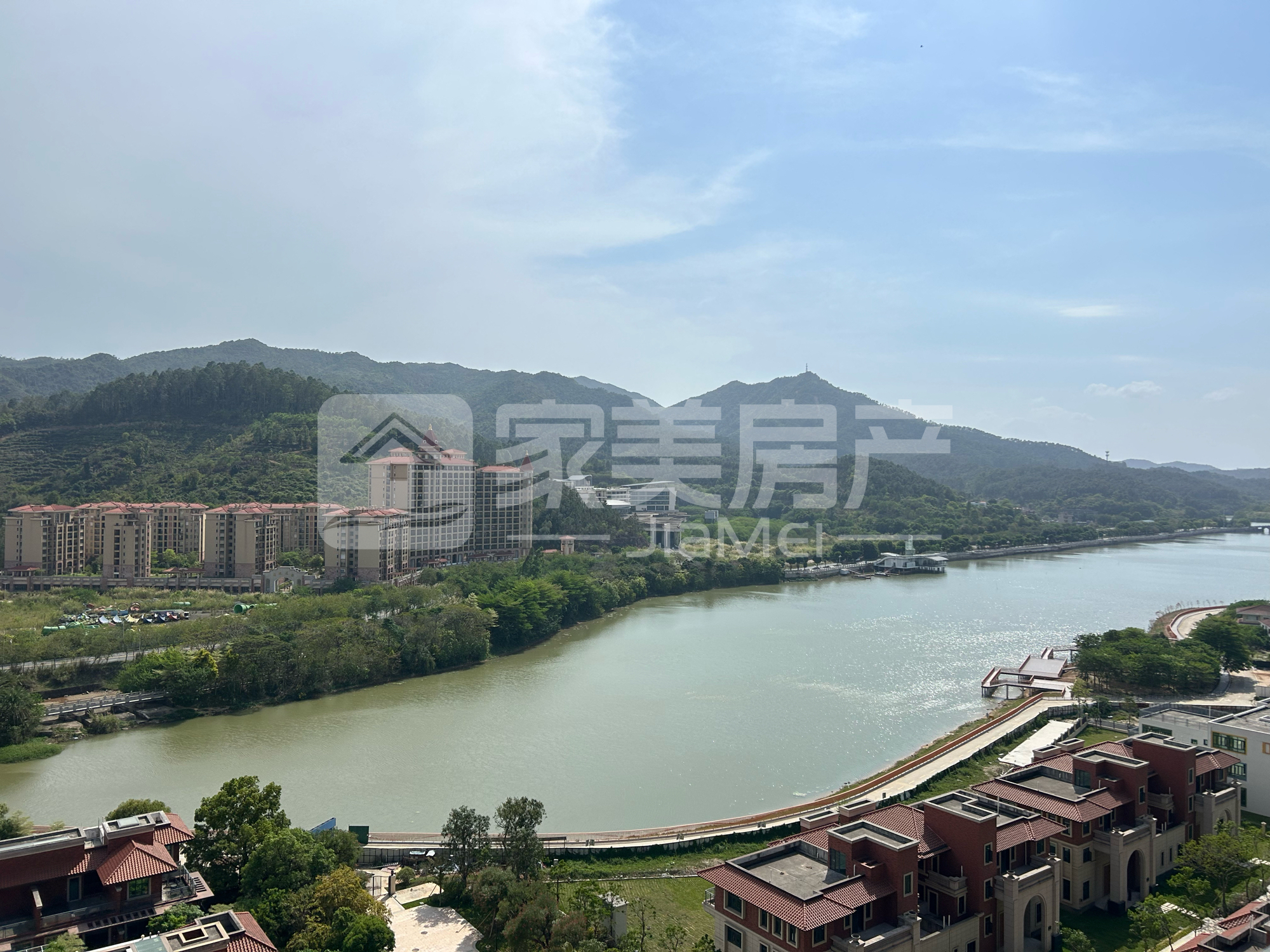 中旅银湾花园，电梯靓楼层，毛坯大3房，单价4字头！