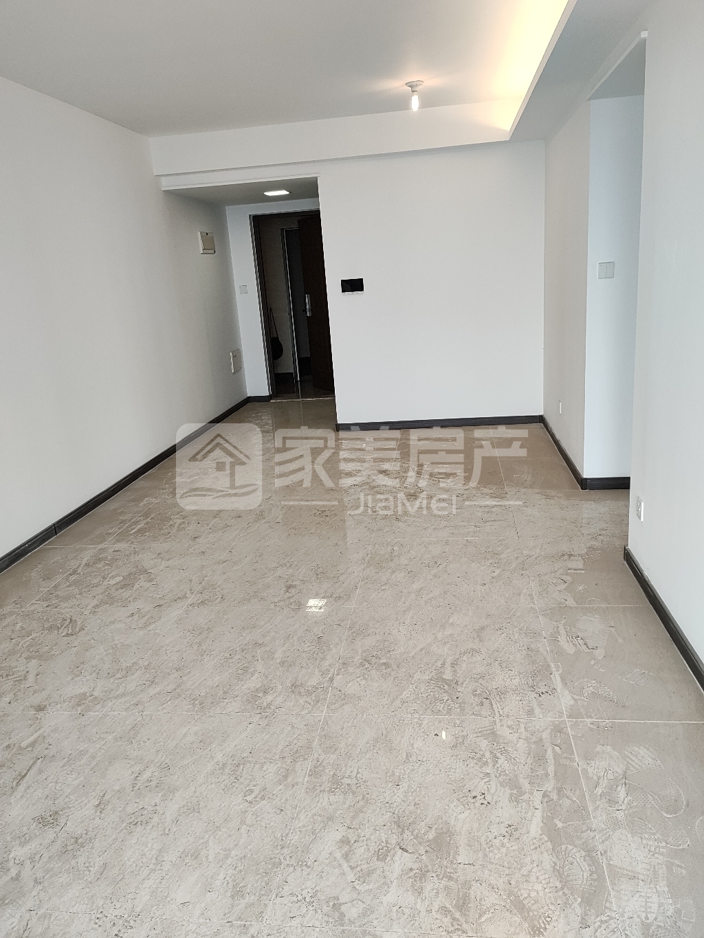 万科 美的 西江悦，电梯靓楼层，全新精装修3房，一线江景房，总价6字头！